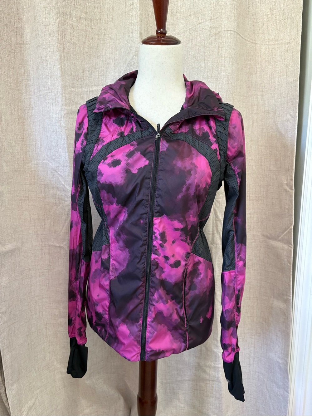Lululemon Vent It Out Jacket size 6